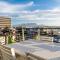 Panoramic Ocean View Beachfront Top floor 2 bed, Big Bay- 212 Eden on the Bay - 开普敦