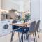 One Bed Room with Creek Views, Hosted by Desert City Stays - Dubaj