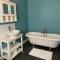 Large coastal cottage, private indoor pool, hut tub, sauna and steam pod