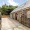 Large coastal cottage, private indoor pool, hut tub, sauna and steam pod