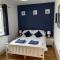 Large coastal cottage, private indoor pool, hut tub, sauna and steam pod