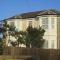 Beautiful Spacious Apartment 1st Floor Sleeps 5