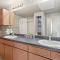 Perfect Location Near UT and Large Patio With A View - Austin