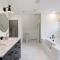 Gorgeous! Modern 3 Bed Home by Lake Mtka & Wayzata