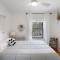 Gorgeous! Modern 3 Bed Home by Lake Mtka & Wayzata