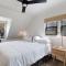 Gorgeous! Modern 3 Bed Home by Lake Mtka & Wayzata