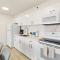 1BR Condo with Beautiful Mountain Views and Free Parking! - هونولولو