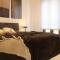 Comfy Living Renovated 2 Rooms at Ambra Apartments-Lift-Secure Parking-Great Area