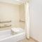 Scottish Inns and Suites - La Porte