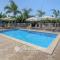 Impressive Villa Exclusive Sea Caves walk to taverns Sleeps 11 Ref 507