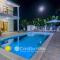 Impressive Villa Exclusive Sea Caves walk to taverns Sleeps 11 Ref 507