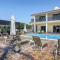 Impressive Villa Exclusive Sea Caves walk to taverns Sleeps 11 Ref 507