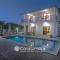 Impressive Villa Exclusive Sea Caves walk to taverns Sleeps 11 Ref 507
