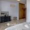 Impressive Villa Exclusive Sea Caves walk to taverns Sleeps 11 Ref 507
