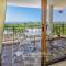 Impressive Villa Exclusive Sea Caves walk to taverns Sleeps 11 Ref 507