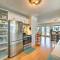 Portland Floating Home Getaway with Sauna!