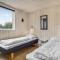 9 Bedroom Stunning Home In Glesborg - Fjellerup