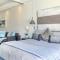 Backup-Powered Elegant Mountain View Apartment - Kapsztad