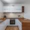 Awesome Home In Orihi With Kitchen - Orihi