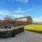 Modern Garden Holiday Home