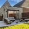 Modern Garden Holiday Home