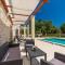 Stunning Home In Bale With Wifi