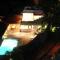 Propiedad de alto standing con vista al mar, piscina, tenis, hasta 12 personas