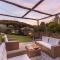 Rondini, Farmhouse with pool