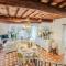 Rondini, Farmhouse with pool