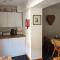 Seasalt Cottage - Modernised traditional cottage, Sleeps 5,short walk to beaches, town, amenities