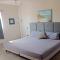 Moon House F4: Spacious 3-Bedroom Apartment in Downtown