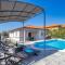 Nice Home In Kapovci With Outdoor Swimming Pool - Brusići