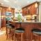 Luxury 4 bedroom house in Pocono Mountains in Golf course Near Lake