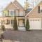 Luxury 4 bedroom house in Pocono Mountains in Golf course Near Lake