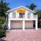 La Casa On Mango, heated pool - 5 min walk to the Beach