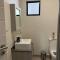 1 Harriet Place - Beautiful Self Catering 2 bedroom unit next to Carlswald Lifestyle Shopping Centre with free WiFi, Onsite Restaurant & Swimming Pool- Perfect for a small family in Midrand Carlswald - Midrand