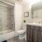 McCormick Place city with view 2br-2ba with Optional parking that sleeps up to 8 - Чикаго