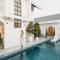 Zenzen Pool Villa - Csiangmaj