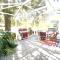 Beautiful Waterfront Home Less Than 7 mins to Beaches