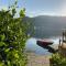 Villa Giardino con pontile sul Lago D’Orta in riva