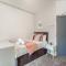 LANGLEY LODGE 7 Double Bedrooms with SMART TVs, 6 Bathrooms, Fully Equipped Kitchen, Ample PARKING, Wifi, dishwasher, Garden, GREAT CENTRAL LOCATION Ideal for BUSINESS and TRADES TEAMS For Long Stays contact Langley Cottages & Serviced Apartments VAT reg