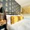 Designer Apartment inc Free Parking & FAST WiFi 1 Minute walk to Poole Quay - Great Location - Free Parking - Fast WiFi - Smart TV - Newly decorated - sleeps up to 2! Close to Poole & Bournemouth & Sandbanks - Poole