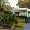 BEACHED @ YAMBA (water views, dog friendly, air con) - Ямба