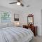 Upscale 2br House Wprivate Yard & Parking