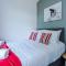 Spacious 4-Bed House in Crewe by 53 Degrees Property, Long-term discounts, Ideal for Contractors - FREE Parking - Sleeps 8