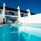 FRONTLINE VILLA 25, Modern Coastal Design with Amazing Views - 卡列罗港