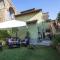 La Dimora dei Conti, Indulge in a Country Farmhouse Apartment with Jacuzzi Facing the Town