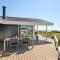 Beautiful Home In Rnde With Kitchen - Rønde