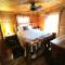 Alpenhaus Cabins Real Log Home in Helen Ga Mountains with hot tub and balconies - 索蒂纳科奇