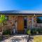 Ocean View Beachfront Apartment - Blenheim